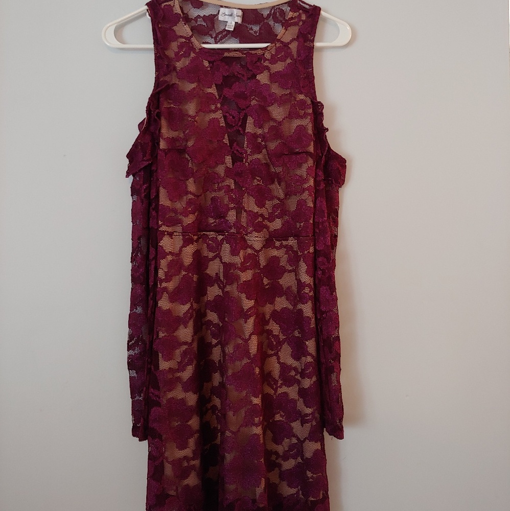 😍SUPER CUTE Cold shoulder dress!